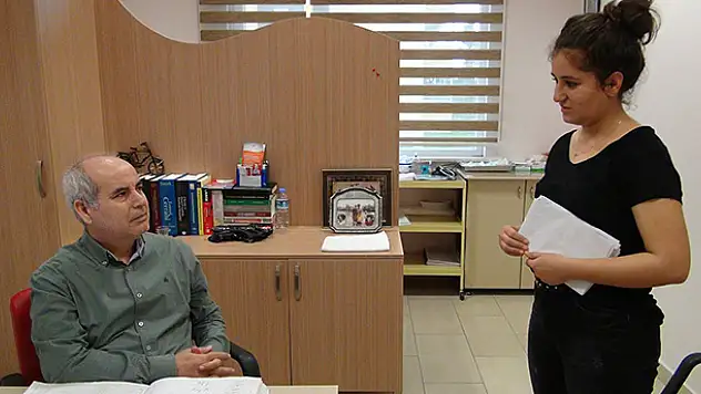 Karnı guruldayan genç kız hayata küstü