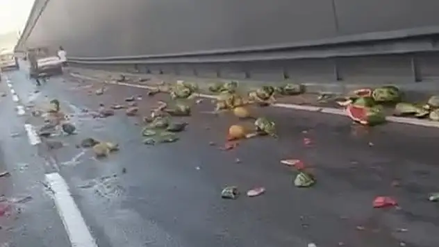 Karpuzlar yola döküldü, yol kayak pistine döndü
