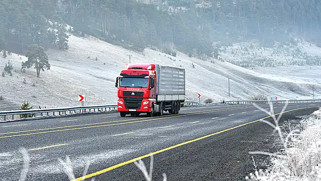 Kars, Ardahan ve Erzurum'da soğuk hava ve kırağı etkili oldu
