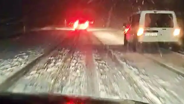 Kars beyaza büründü, Ağrı'da düşen yıldırımda bir çocuk yaralandı
