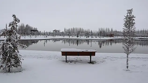 Kars ile Tunceli'de kar yağışı, Erzurum, Iğdır ve Ardahan'da soğuk hava etkili oldu
