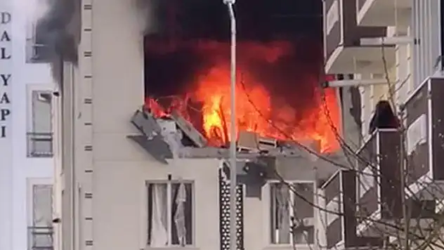 Kars'ta 5 katlı binada patlama: 6 yaralı

