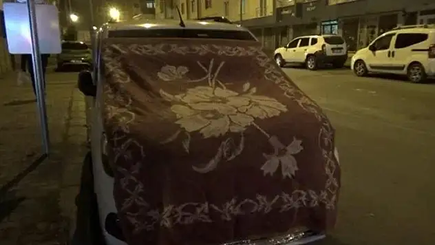Kars'ta araçlara halılı soğuk önlemi
