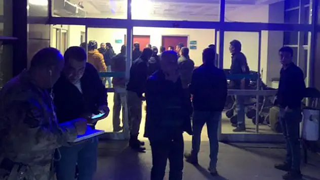 Kars'ta askeri aracın geçişi sırasında patlama: 6 asker, 3 korucu yaralı