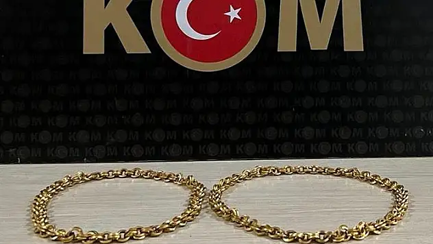 Kars'ta Ermenistan uyruklu 2 şüpheli, kaçak altınla yakalandı