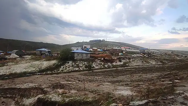 Kars'ta sağanak, sele dönüştü
