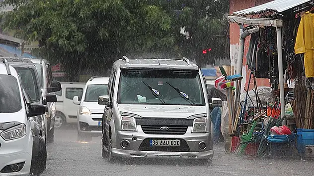 Kars'ta sağanak ve dolu etkili oldu
