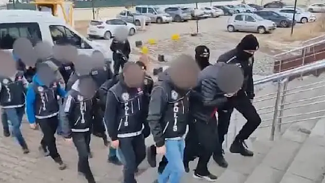 Kars'ta uyuşturucu partisine polis baskını: Çok sayıda gözaltı var
