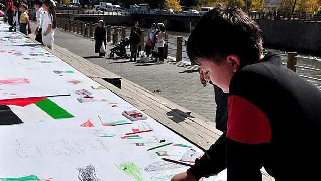 Kars ve Iğdır'da çocuklar, Filistinli akranları için çizdi