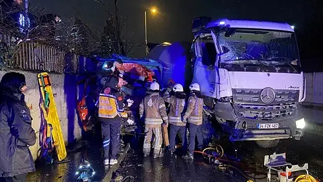 Karşı şeride geçen beton mikseri kamyonete çarptı: 1 ağır yaralı