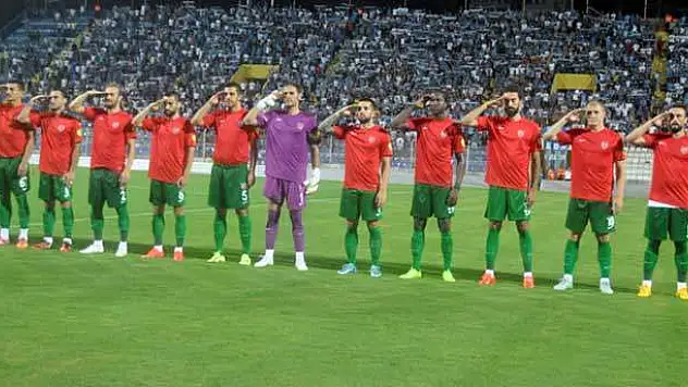Karşıyakalı futbolculardan asker selamı