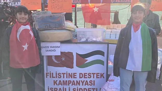 Karslı ikizler kumbaralarındaki parayı Gazze'ye bağışladı
