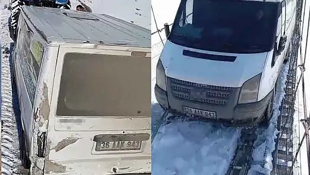 Kars'ta asma köprüde minibüs mahsur kaldı
