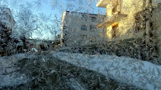 Kars'ta dondurucu soğuk: Hava sıcaklığı -12'ye düştü
