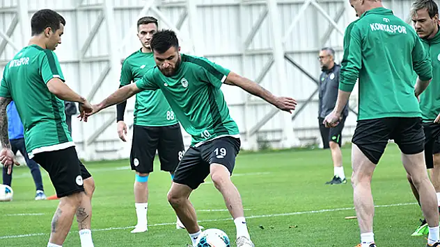 Kartal topbaşı yapıyor