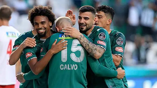 KARTAL ZİRVEYİ BIRAKMIYOR

