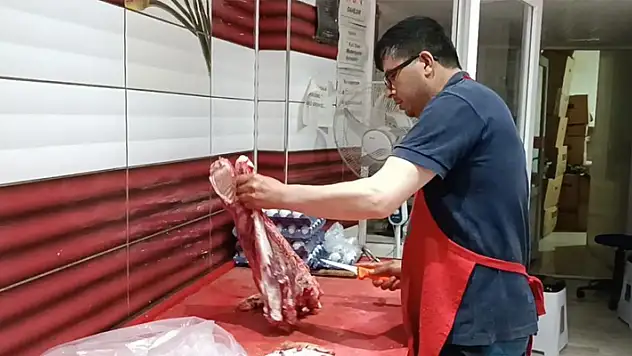 Kasaplarda kurban mesaisi
