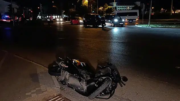 Kasksız kullandığı motosikletle yaptığı kaza hayattan kopardı