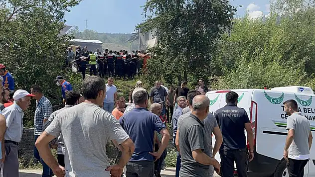 Kastamonu'da 3 ev, 2 ahır ve 1 samanlık alevlere teslim oldu: 16 yaşındaki genç hayatını kaybetti
