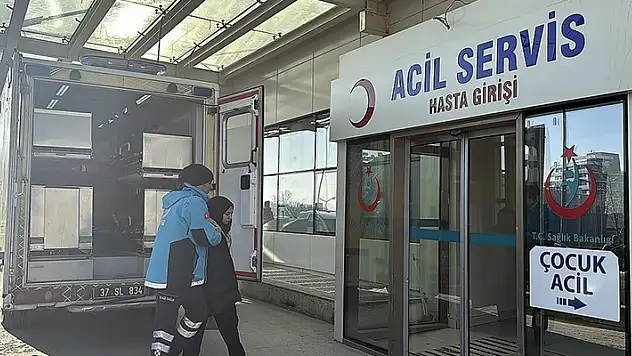 Kastamonu'da 60 öğrenci gıda zehirlenmesi şüphesiyle hastaneye kaldırıldı
