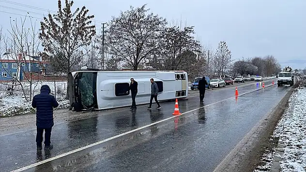 Kastamonu'da cenazeye gidenleri taşıyan otobüs devrildi, 13 kişi yaralandı
