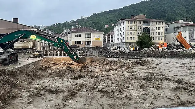 Kastamonu'nun İnebolu ilçesinde şiddetli yağış nedeniyle okullar tatil edildi
