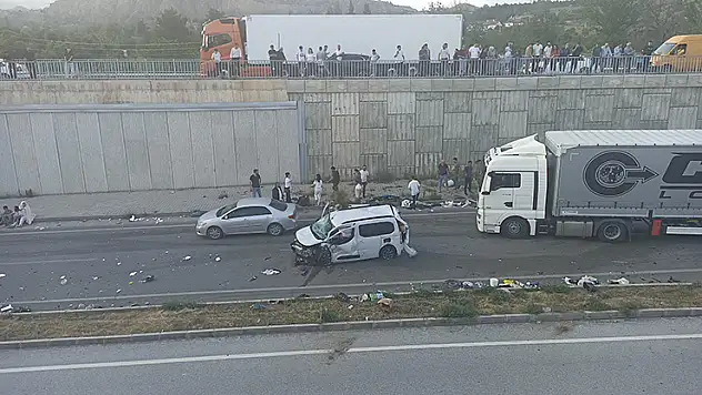 Kastamonu'da 3 araç kazaya karıştı 9 yaralı