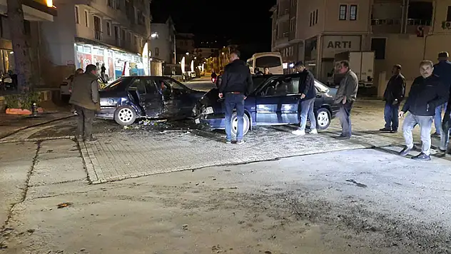 Kastamonu'da iki otomobil çarpıştı 1 yaralı