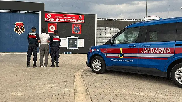 Kasten öldürme suçundan aranan şahsı jandarma yakaladı