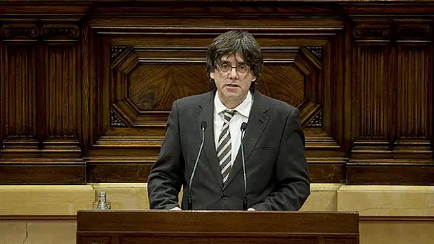 Katalonya'nın yeni Başkanı Puigdemont göreve başladı