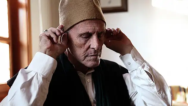 Katolik papazken Müslüman olan ABD'li profesör Mevlana'nın öğretisini kıtalara yayıyor