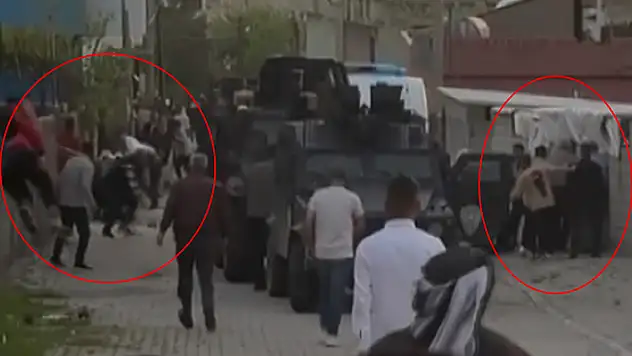 Kavgada yaralananlara müdahale eden sağlıkçılara taşlı saldırı: 3'ü sağlık görevlisi 7 yaralı
