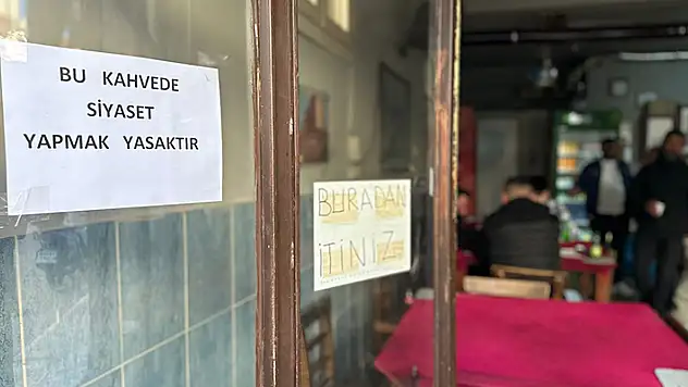 Kavgalardan bıkan esnaf,  kahvehanesinde siyasi tartışmaları yasakladı

