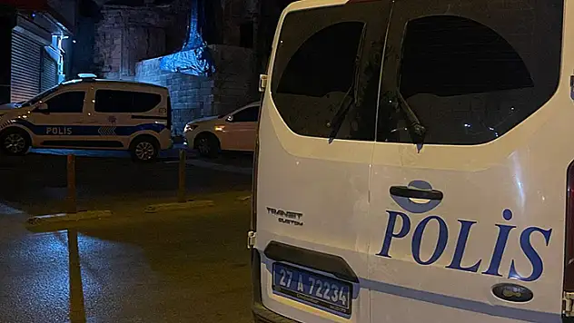 Kavgaya müdahale eden polis memuru tabancayla vuruldu

