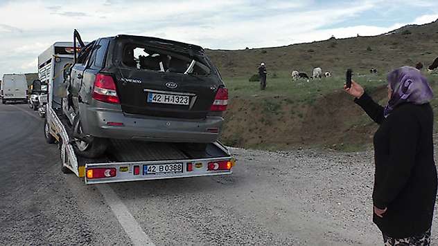 Kavşakta otomobille çarpışan cip takla attı: 1 ölü, 2 yaralı
