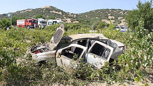 Kavşaktan çıkan otomobile çarpmamak için manevra yapınca tarlaya yuvarlandı aynı aileden 5 yaralı 