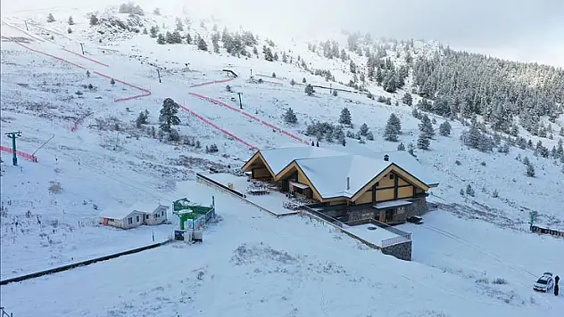Kayak merkezlerinde en fazla kar kalınlığı 210 santimetreyle Kartalkaya'da ölçüldü