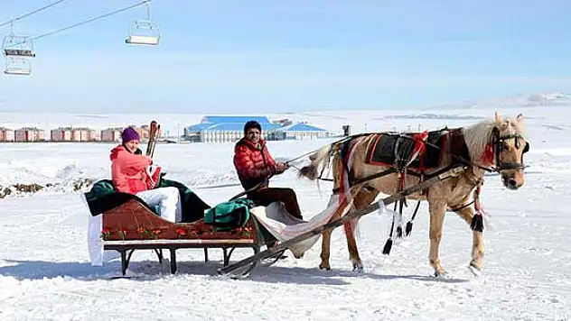 Kayak severlerin gözdesi atlı kızaklar