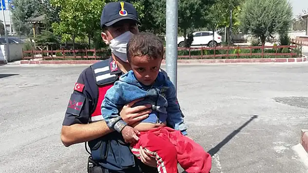 Kaybolan 3 yaşındaki çocuğu iz takip köpeği ve drone buldu