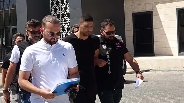 Kayınpederini bıçaklayarak öldürüp, eşi ve 3 yakınını yaraladı
