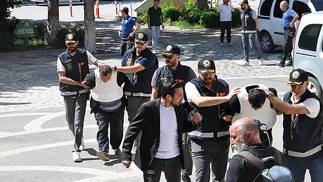 Kayıp olarak aranan kişiyi öldürdüğü ortaya çıkan zanlı ve babası tutuklandı