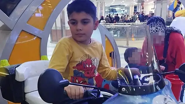 Kaykayla parka giderken servis minibüsünün çarptığı Yusuf hayatını kaybetti
