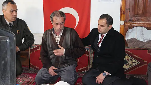 Kaymakam Abbasoğlu şehit ailesini ziyaret etti