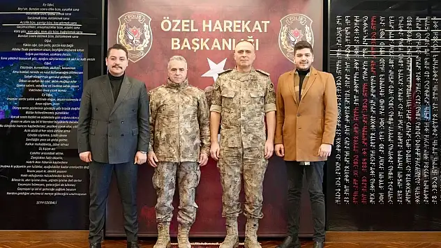 Kaymakam Alperen Taşavlı'dan özel harekâtçı baba Adem Taşavlı'ya ziyaret