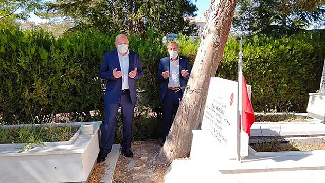 Kaymakam Çakıcı'dan şehit aileleri ve sağlıkçılarla bayramlaştı