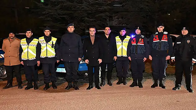 Kaymakam Canpolat'tan yılbaşı gecesi güvenlik güçlerine ziyaret