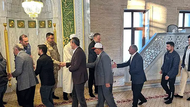 Kaymakam Koşansu'dan polis, asker ve hastalara bayram ziyareti