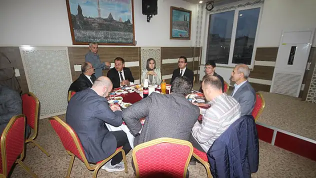 Kaymakam Özdemir yetim çocuklarla iftarda buluştu
