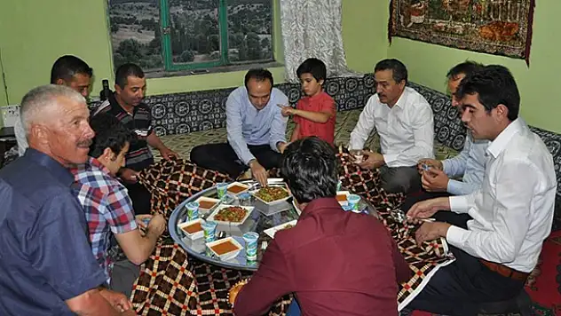 Kaymakam Özyiğit ve Başkan Tutal iftar sofrasına misafir oldu