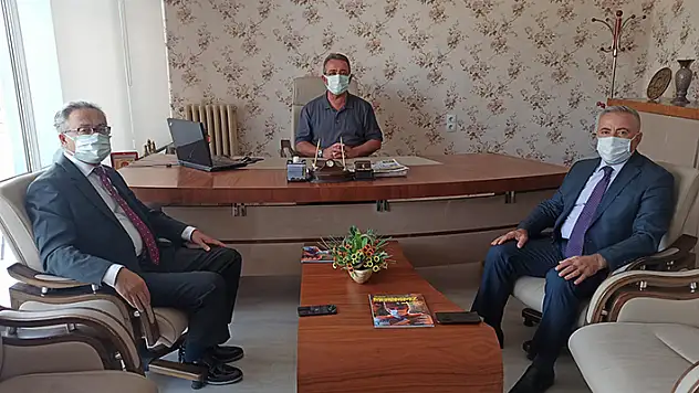 Kaymakam Parlar ve Kaymakam Çelik'ten Yeni Meram'a veda ziyareti